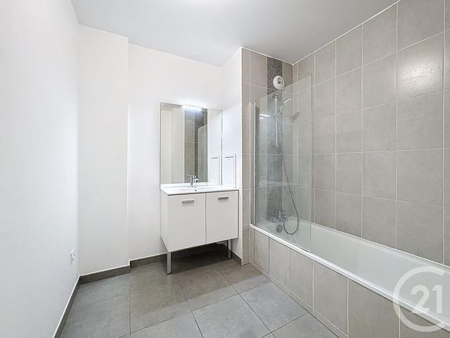 Appartement F3 &agrave; louer - 3 pi&egrave;ces - 56,25 m2 - Vaux Le Penil - 77 - ILE-DE-FRANCE