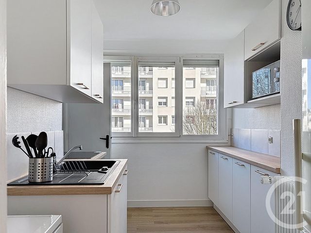 Appartement Chambre &agrave; louer - 1 pi&egrave;ce - 10 m2 - Orleans - 45 - CENTRE