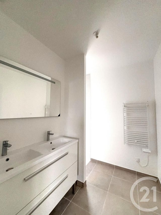 Maison &agrave; louer - 5 pi&egrave;ces - 92,02 m2 - Ardon - 45 - CENTRE