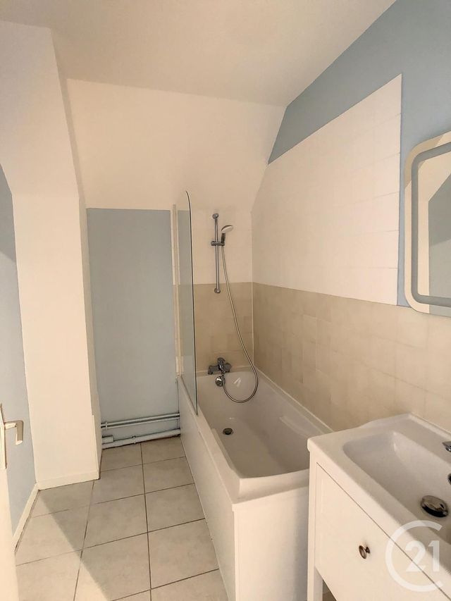 Maison &agrave; louer - 4 pi&egrave;ces - 84 m2 - Menestreau En Villette - 45 - CENTRE