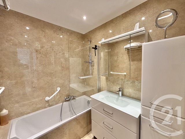 Appartement F2 &agrave; louer - 2 pi&egrave;ces - 47,19 m2 - Roquebrune Cap Martin - 06 - PROVENCE-ALPES-COTE-D-AZUR