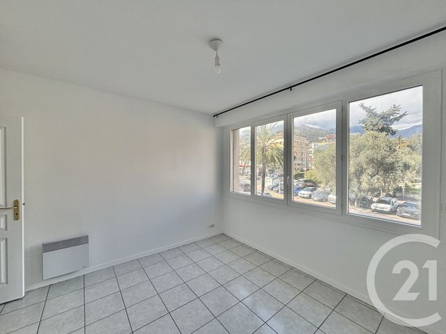 Appartement F3 &agrave; louer - 3 pi&egrave;ces - 60,64 m2 - Menton - 06 - PROVENCE-ALPES-COTE-D-AZUR