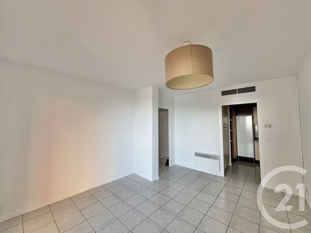 Appartement F3 &agrave; louer - 3 pi&egrave;ces - 60,64 m2 - Menton - 06 - PROVENCE-ALPES-COTE-D-AZUR