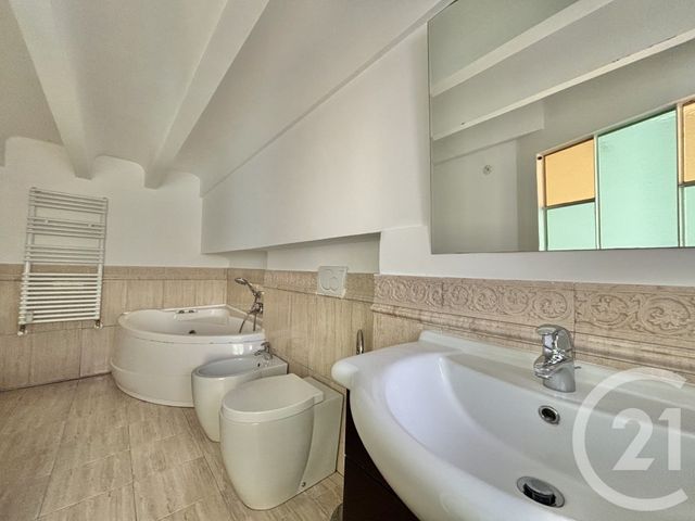 Appartement F3 &agrave; louer - 3 pi&egrave;ces - 71,03 m2 - Menton - 06 - PROVENCE-ALPES-COTE-D-AZUR