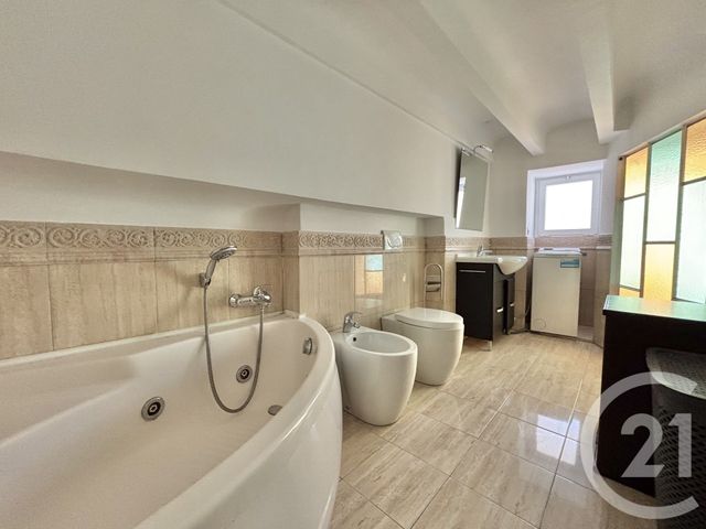 Appartement F3 &agrave; louer - 3 pi&egrave;ces - 71,03 m2 - Menton - 06 - PROVENCE-ALPES-COTE-D-AZUR