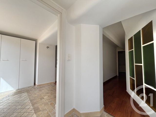 Appartement F3 &agrave; louer - 3 pi&egrave;ces - 71,03 m2 - Menton - 06 - PROVENCE-ALPES-COTE-D-AZUR