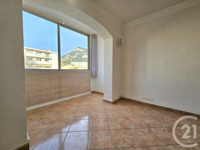 Appartement T3 &agrave; louer - 3 pi&egrave;ces - 56,57 m2 - Toulon - 83 - PROVENCE-ALPES-COTE-D-AZUR