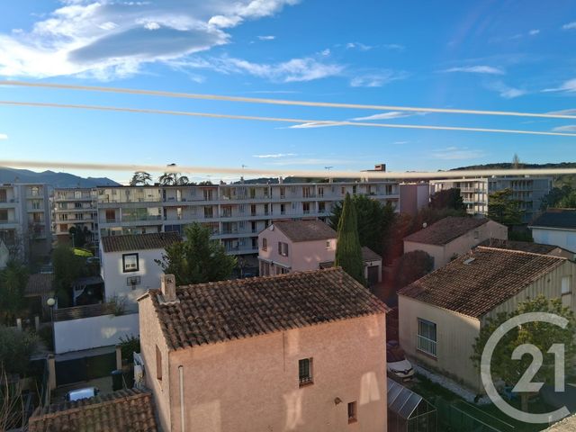 Appartement F3 &agrave; louer - 3 pi&egrave;ces - 53,40 m2 - Aubagne - 13 - PROVENCE-ALPES-COTE-D-AZUR