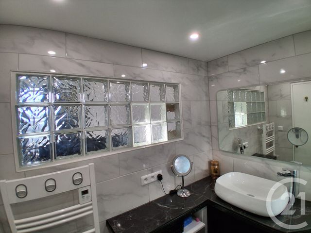 Appartement F3 &agrave; louer - 3 pi&egrave;ces - 53,40 m2 - Aubagne - 13 - PROVENCE-ALPES-COTE-D-AZUR