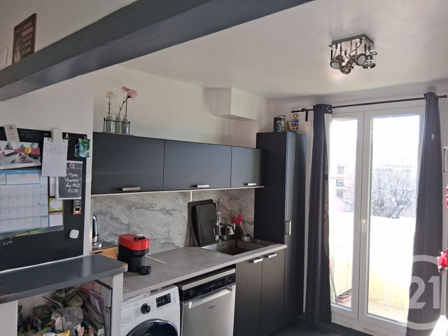 Appartement F3 &agrave; louer - 3 pi&egrave;ces - 53,40 m2 - Aubagne - 13 - PROVENCE-ALPES-COTE-D-AZUR