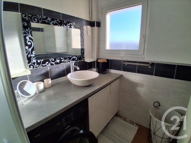 Appartement F4 &agrave; louer - 4 pi&egrave;ces - 72,39 m2 - La Garde - 83 - PROVENCE-ALPES-COTE-D-AZUR