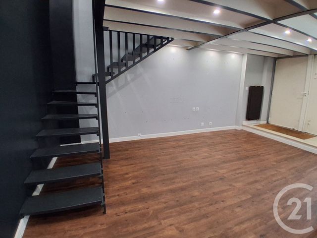 Appartement Duplex &agrave; louer - 2 pi&egrave;ces - 62,48 m2 - Toulon - 83 - PROVENCE-ALPES-COTE-D-AZUR