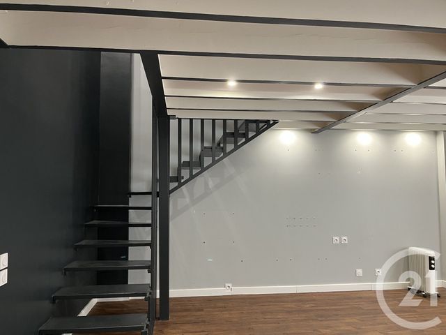 Appartement Duplex &agrave; louer - 2 pi&egrave;ces - 62,48 m2 - Toulon - 83 - PROVENCE-ALPES-COTE-D-AZUR