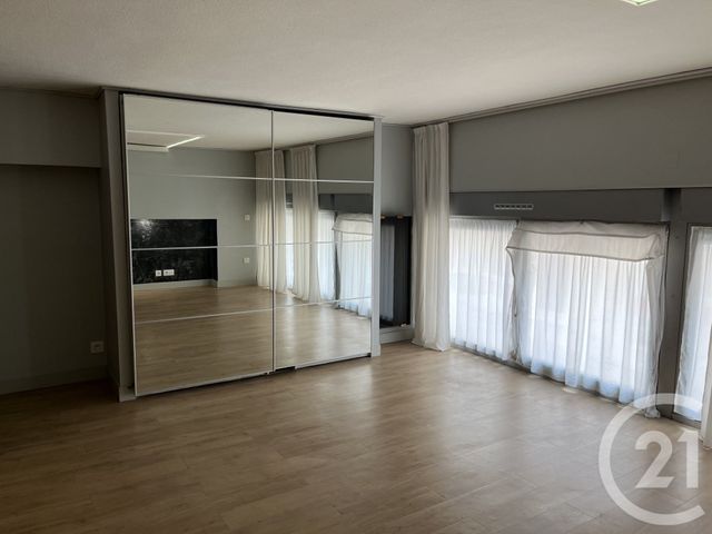 Appartement Duplex &agrave; louer - 2 pi&egrave;ces - 62,48 m2 - Toulon - 83 - PROVENCE-ALPES-COTE-D-AZUR