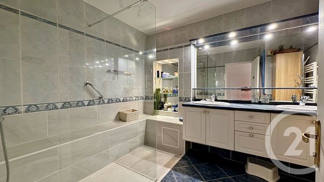 Appartement F5 &agrave; vendre - 5 pi&egrave;ces - 92,03 m2 - La Garde - 83 - PROVENCE-ALPES-COTE-D-AZUR