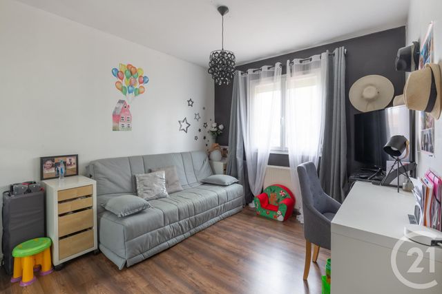 Maison à vendre - 5 pièces - 109,75 m2 - Pusignan - 69 - RHONE-ALPES