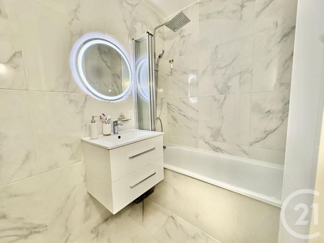 Appartement T4 &agrave; vendre - 4 pi&egrave;ces - 74,35 m2 - La Tour Du Pin - 38 - RHONE-ALPES