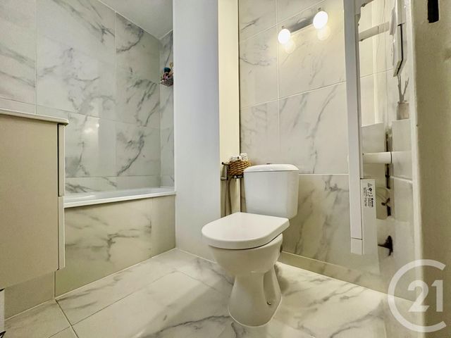 Appartement T4 &agrave; vendre - 4 pi&egrave;ces - 74,35 m2 - La Tour Du Pin - 38 - RHONE-ALPES