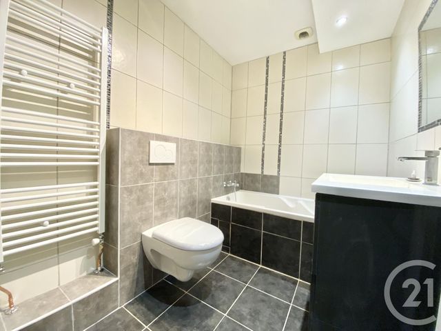 Appartement T3 &agrave; louer - 3 pi&egrave;ces - 55,17 m2 - Le Pont De Beauvoisin - 38 - RHONE-ALPES