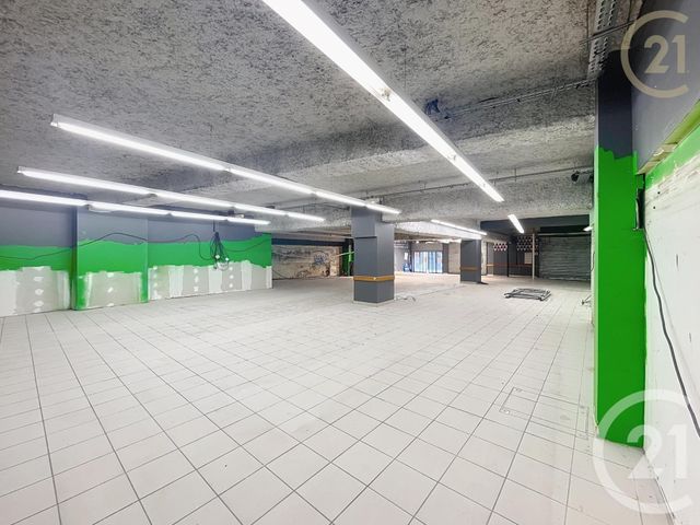 Local commercial à louer - 586.0 m2 - 26 - Drome