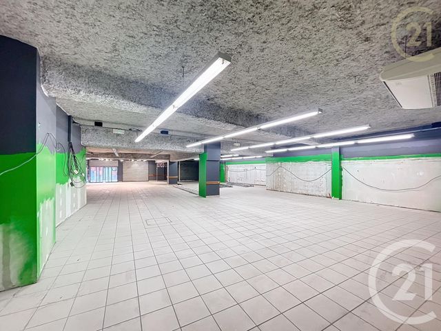 Local commercial à louer - 586.0 m2 - 26 - Drome
