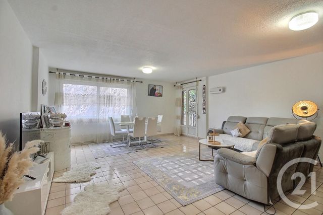 Appartement F4 à vendre - 4 pièces - 82,20 m2 - Cavaillon - 84 - PROVENCE-ALPES-COTE-D-AZUR