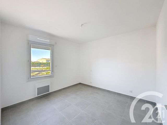 Appartement F4 à vendre - 4 pièces - 79,25 m2 - Robion - 84 - PROVENCE-ALPES-COTE-D-AZUR