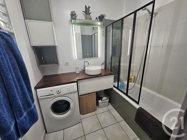 Appartement T3 &agrave; louer - 3 pi&egrave;ces - 65,61 m2 - Cavaillon - 84 - PROVENCE-ALPES-COTE-D-AZUR