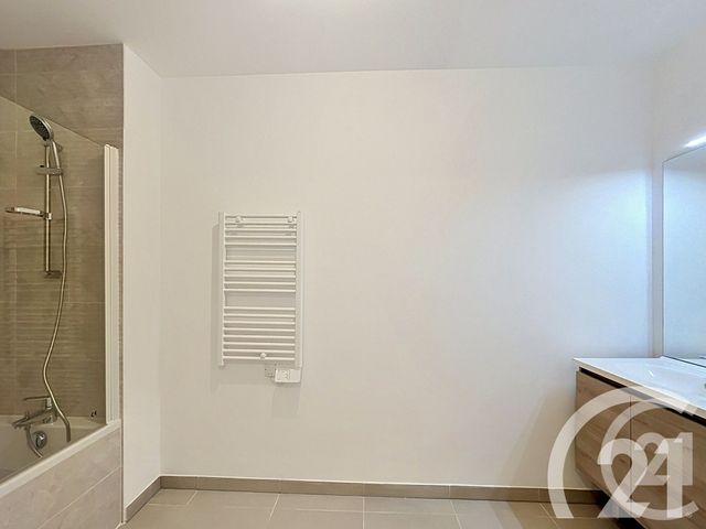 Appartement T2 &agrave; louer - 2 pi&egrave;ces - 45 m2 - Cavaillon - 84 - PROVENCE-ALPES-COTE-D-AZUR
