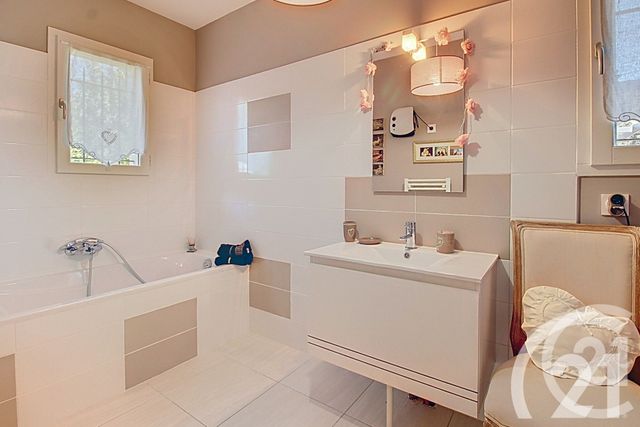 Maison à vendre - 5 pièces - 185 m2 - Cavaillon - 84 - PROVENCE-ALPES-COTE-D-AZUR