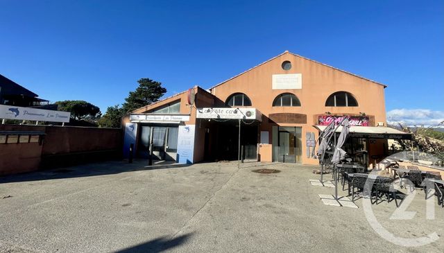 immeuble - ROBION - 84