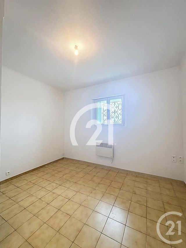 Appartement T3 à louer - 3 pièces - 86 m2 - St Andiol - 13 - PROVENCE-ALPES-COTE-D-AZUR