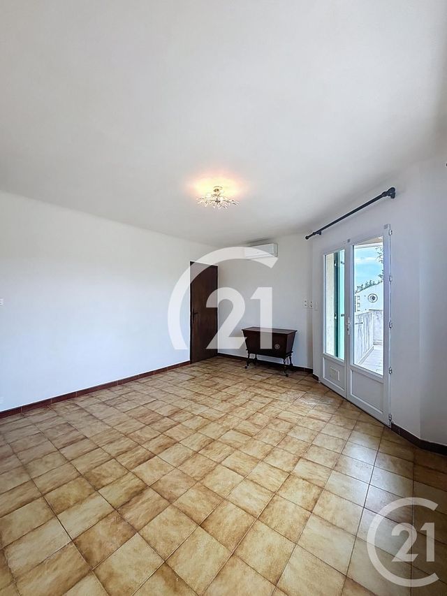 Appartement T3 à louer - 3 pièces - 86 m2 - St Andiol - 13 - PROVENCE-ALPES-COTE-D-AZUR