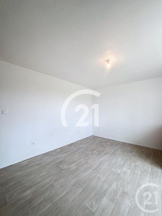 Appartement T3 à louer - 3 pièces - 86 m2 - St Andiol - 13 - PROVENCE-ALPES-COTE-D-AZUR