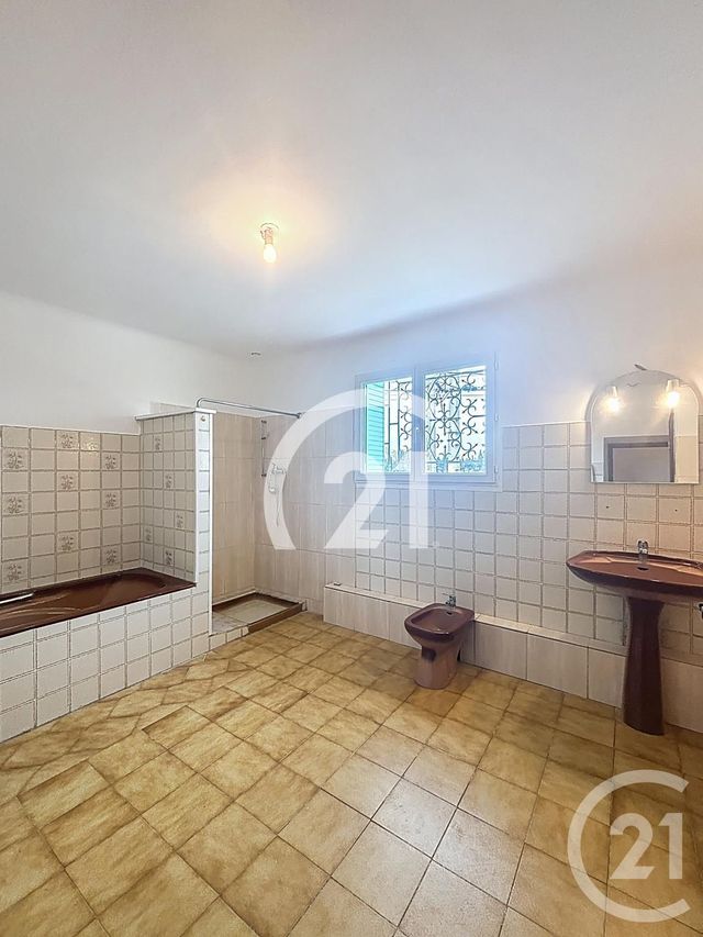 Appartement T3 à louer - 3 pièces - 86 m2 - St Andiol - 13 - PROVENCE-ALPES-COTE-D-AZUR