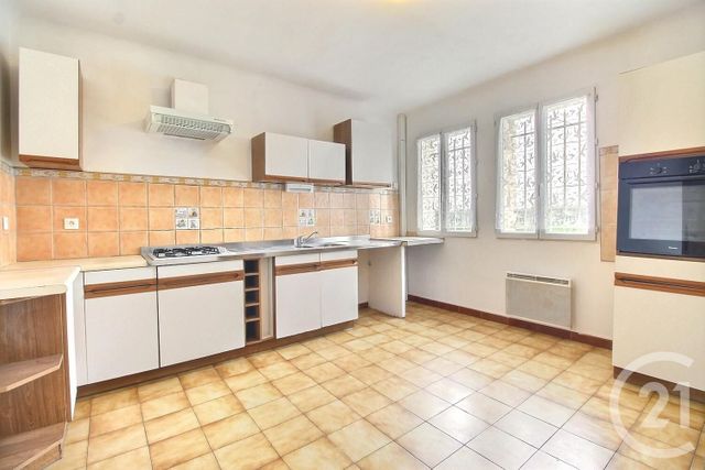 Appartement T3 à louer - 3 pièces - 86 m2 - St Andiol - 13 - PROVENCE-ALPES-COTE-D-AZUR