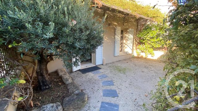 Maison &agrave; louer - 3 pi&egrave;ces - 65 m2 - Taillades - 84 - PROVENCE-ALPES-COTE-D-AZUR