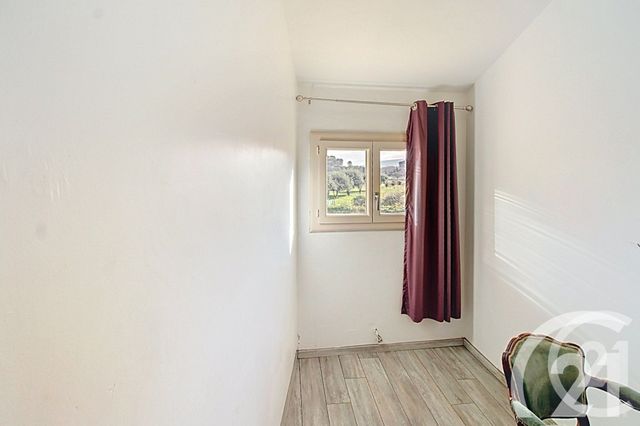 Appartement &agrave; louer - 3 pi&egrave;ces - 72 m2 - Maubec - 84 - PROVENCE-ALPES-COTE-D-AZUR