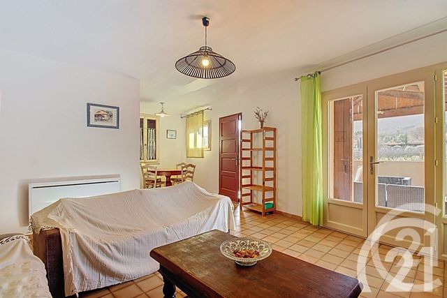 Appartement &agrave; louer - 3 pi&egrave;ces - 72 m2 - Maubec - 84 - PROVENCE-ALPES-COTE-D-AZUR