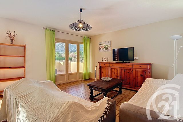 Appartement &agrave; louer - 3 pi&egrave;ces - 72 m2 - Maubec - 84 - PROVENCE-ALPES-COTE-D-AZUR