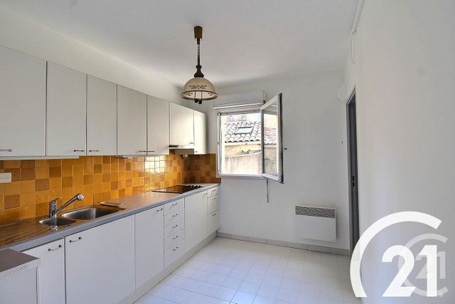Appartement F3 &agrave; louer - 3 pi&egrave;ces - 70,74 m2 - Cavaillon - 84 - PROVENCE-ALPES-COTE-D-AZUR