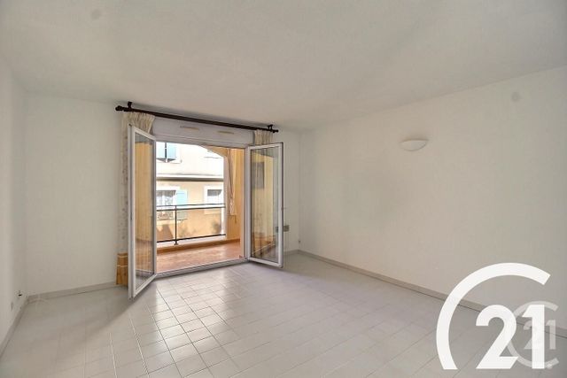 Appartement F3 &agrave; louer - 3 pi&egrave;ces - 70,74 m2 - Cavaillon - 84 - PROVENCE-ALPES-COTE-D-AZUR
