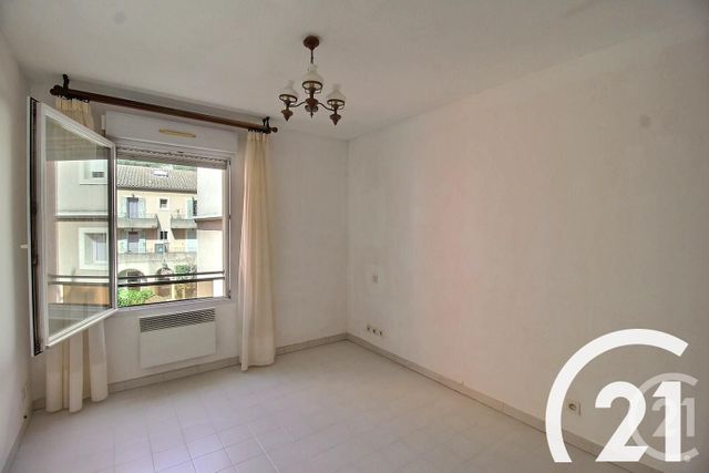 Appartement F3 &agrave; louer - 3 pi&egrave;ces - 70,74 m2 - Cavaillon - 84 - PROVENCE-ALPES-COTE-D-AZUR