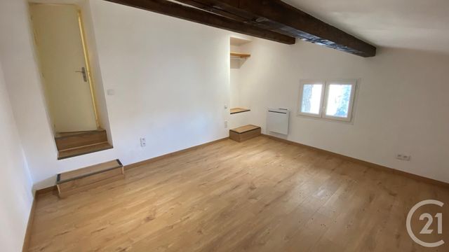 Appartement T3 &agrave; louer - 3 pi&egrave;ces - 70,98 m2 - Cavaillon - 84 - PROVENCE-ALPES-COTE-D-AZUR
