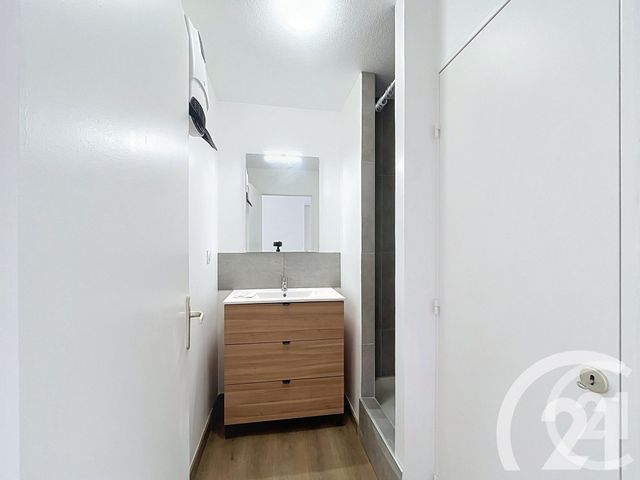Appartement T2 &agrave; louer - 2 pi&egrave;ces - 40 m2 - Cavaillon - 84 - PROVENCE-ALPES-COTE-D-AZUR