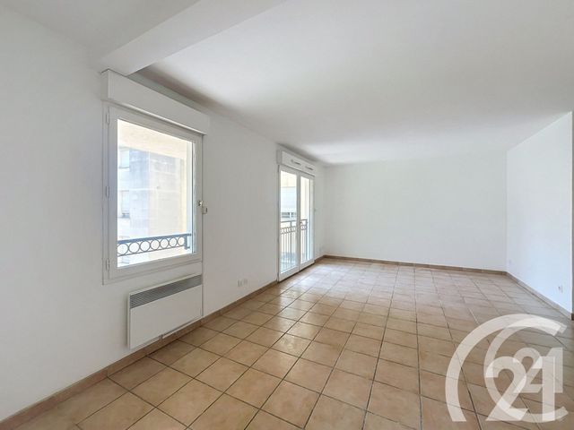Appartement T2 &agrave; louer - 2 pi&egrave;ces - 40 m2 - Cavaillon - 84 - PROVENCE-ALPES-COTE-D-AZUR