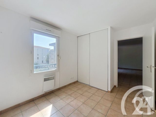 Appartement T2 &agrave; louer - 2 pi&egrave;ces - 40 m2 - Cavaillon - 84 - PROVENCE-ALPES-COTE-D-AZUR