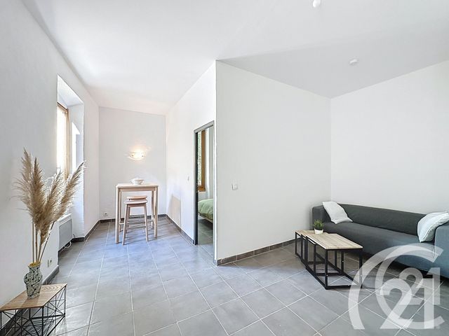 Appartement T2 &agrave; louer - 2 pi&egrave;ces - 38 m2 - Cavaillon - 84 - PROVENCE-ALPES-COTE-D-AZUR