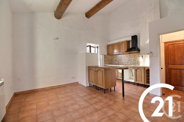 Appartement T3 &agrave; louer - 2 pi&egrave;ces - 69,64 m2 - Eygalieres - 13 - PROVENCE-ALPES-COTE-D-AZUR