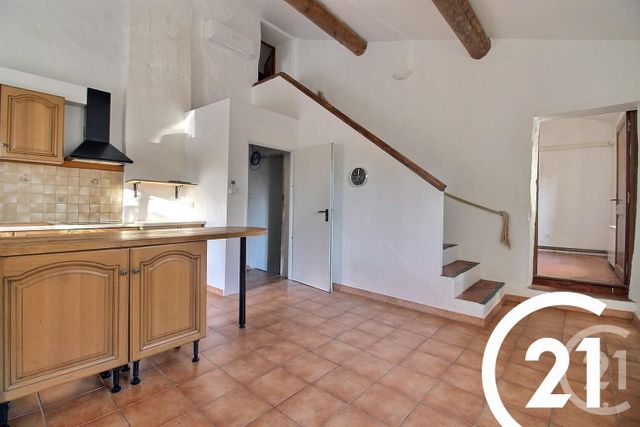 Appartement T3 &agrave; louer - 2 pi&egrave;ces - 69,64 m2 - Eygalieres - 13 - PROVENCE-ALPES-COTE-D-AZUR